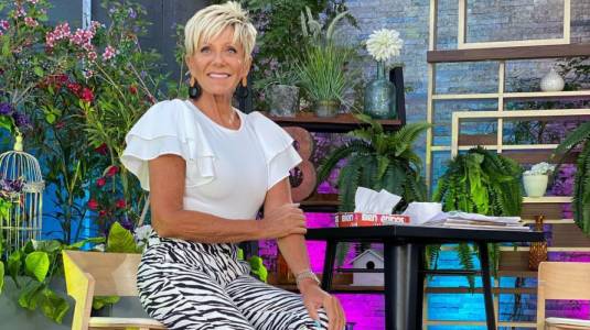 Raquel Argandoña se viste de invierno y de lujo en pleno verano
