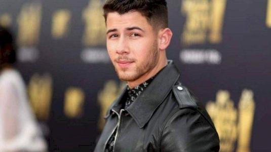 Revuelo en redes sociales por apariencia física de Nick Jonas