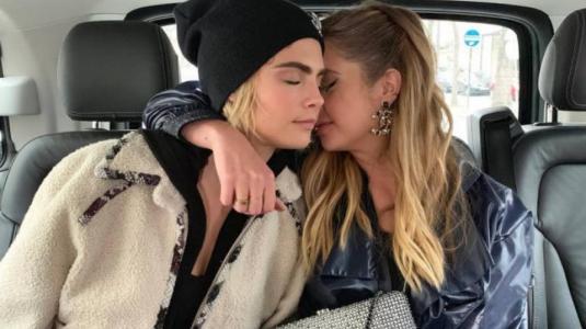 Cara Delevingne publica foto de Ashley Benson apagando los rumores de ruptura