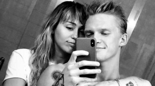 Miley Cyrus y Cody Simpson se unen en nuevo proyecto