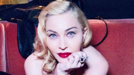Madonna recibió duras críticas por foto en topless