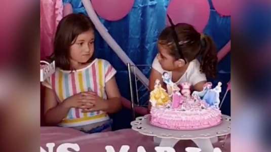 La verdadera historia tras el meme de la niña del pastel