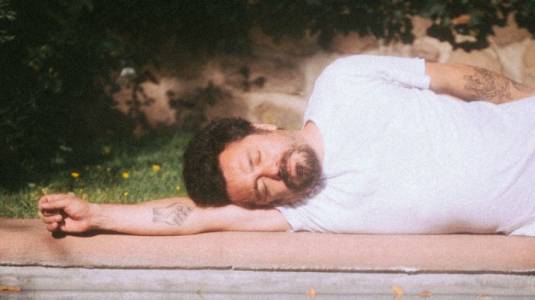 Pablo Ilabaca estrena video de "Mi Viejo" con la actuación de Patricia Rivadeneira