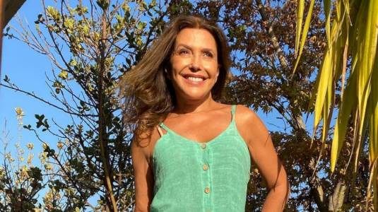 "Irradias luz": Carolina Arregui encanta con foto sin maquillaje