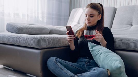 Ayuno de dopamina: la tendencia que lucha contra el exceso de estímulos
