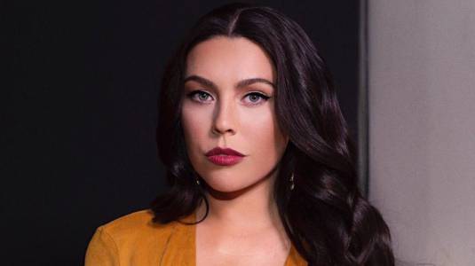 Daniela Aránguiz ataca a periodista por tuit sobre su marido