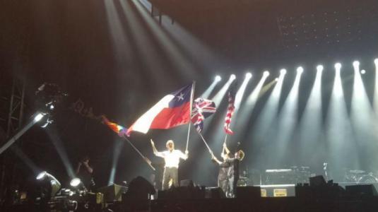 Paul McCartney confundió la bandera de Chile con la de Texas en pleno concierto