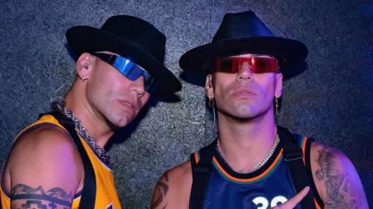 Los Power Peralta son criticados por foto junto a Noah