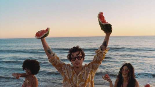 Harry Styles estrena el video clip de "Watermelon Sugar"
