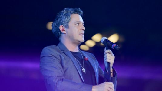 Alejandro Sanz expulsa de su concierto a hombre maltratador