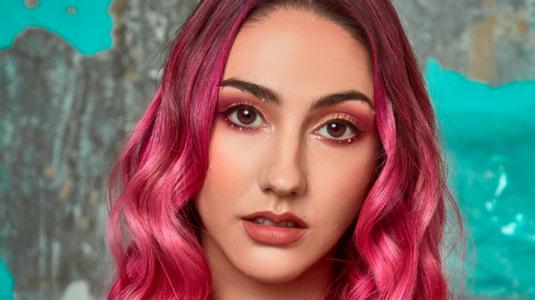 Amber Donoso, la chilena británica que busca revolucionar la industria musical