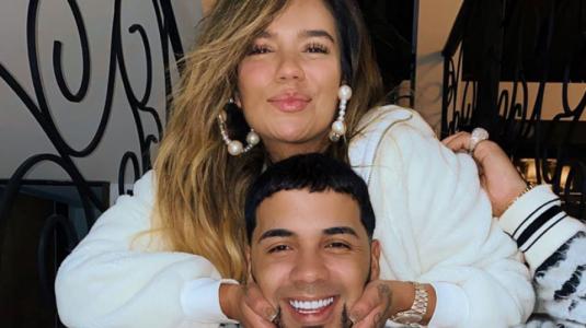Anuel y Karol G presentan al nuevo integrante de su familia
