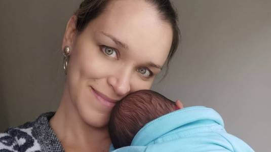 Carla Zunino a un mes de nacido su hijo: “Durmiendo poco, amamantando mucho”