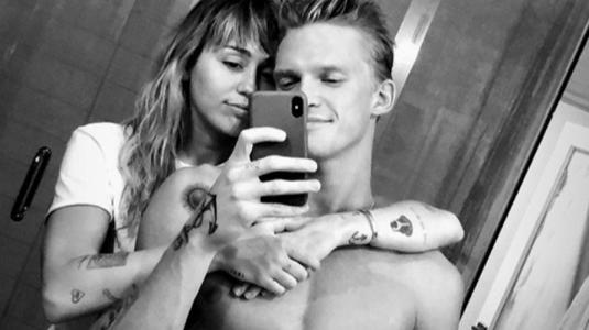 Miley Cyrus mostró la canción que Cody Simpson escribió para ella
