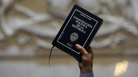 Estos 7 famosos van por la carrera como Constituyentes