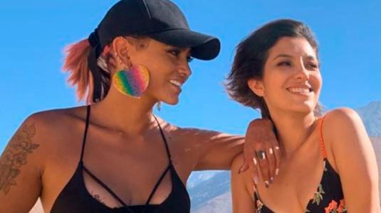 Camila Recabarreny Dana Hermosilla posan junto a sus hijas en bella postal familiar