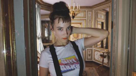 Dindi Jane lanza su nuevo single "Control Freak"