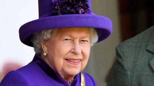 Polémica por “desaire” de la reina Isabel a Harry, Meghan y Archie en foto oficial
