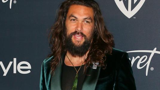 Jason Momoa fue con musculosa a los Golden Globe 2020