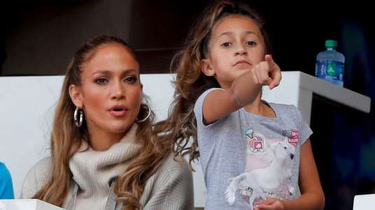 Hija de 12 años de Jennifer Lopez luce moda que la lleva entre jovencitas