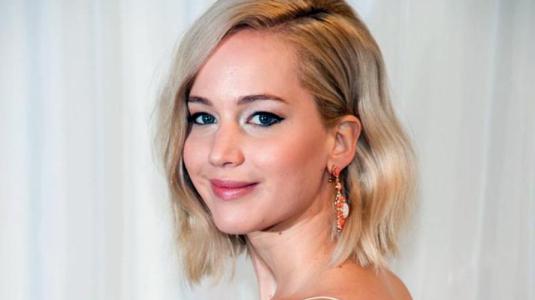Paparazzis dan con el anillo de compromiso de Jennifer Lawrence