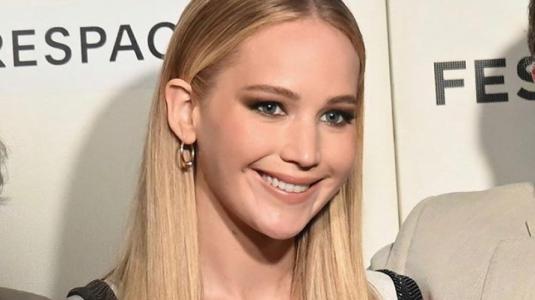 Jennifer Lawrence celebra su fiesta de compromiso con el vestido perfecto