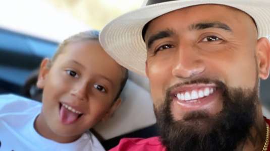 Arturo Vidal genera dudas por vacaciones familiares sin su hijo “Monito”