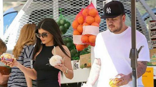 Kylie Jenner estaría manteniendo económicamente a Rob Kardashian
