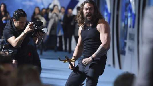 La aplaudida danza guerrera Haka con que Jason Momoa encendió la premiere de Aquaman