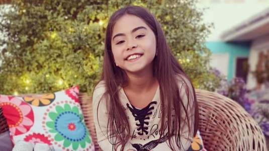 Magdalena Urra disfruta de la piscina con traje de baño full tendencia