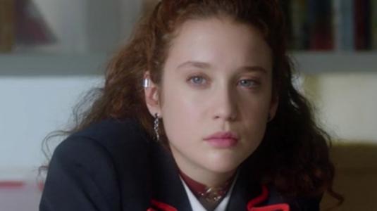 Protagonista de Elite confunde en Instagram con parecido a Bella Hadid