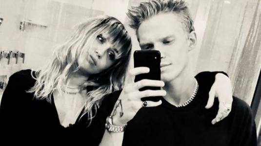 Miley Cyrus se tatuó junto a Cody Simpson