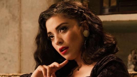 "Así soy en realidad": Mon Laferte posa al natural y sin maquillaje