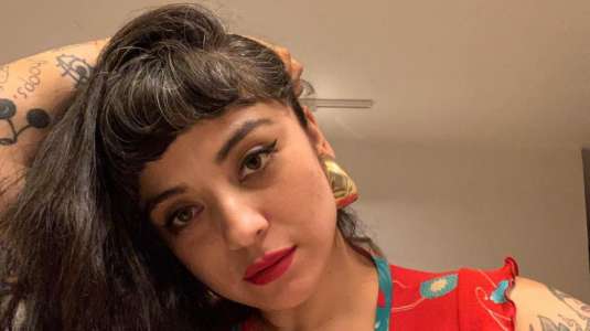 Mon Laferte se cortó la chasquilla y bromeó con el desprolijo resultado