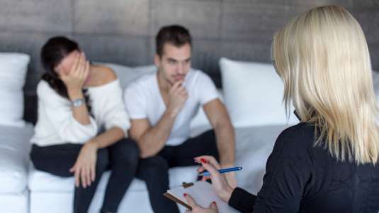 Pareja no sabía que debía tener relaciones sexuales para tener hijos