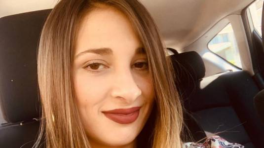 Perla Ilich muestra la luminosa decoración navideña de su casa