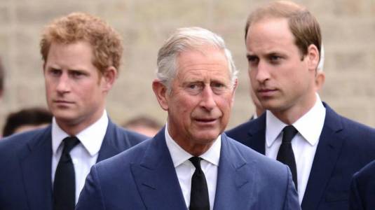Príncipe Harry dice sentir “compasión” por su padre y su hermano: “están atrapados”