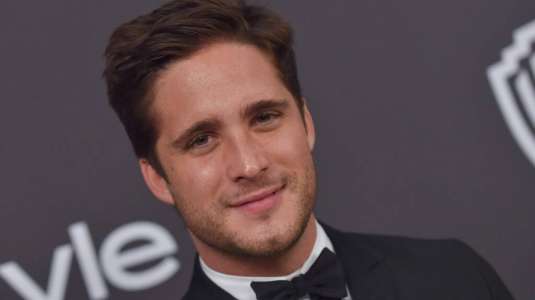 Diego Boneta posa con su hermano clon