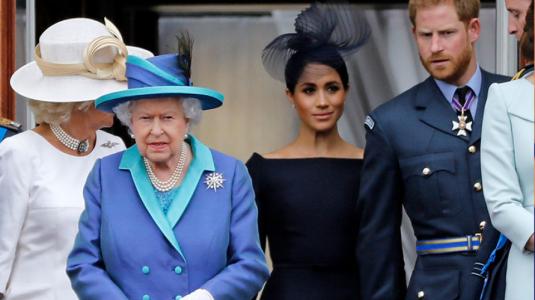 La dura reacción de la Reina Isabel al enterarse de la "renuncia" de Meghan y Harry