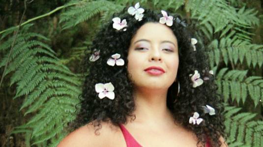 Ania Ivania presenta su nuevo álbum "1000Kaos"