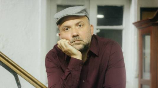 Camilo Salinas adelanta su disco con "Vals de la Costa Nostra"