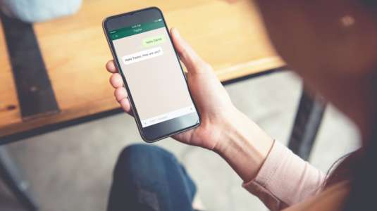 WhatsApp prepara función para transferir dinero en la app