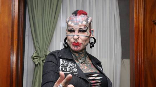 ¡Todo un récord mundial! Conoce a la mujer con más modificaciones en su cuerpo