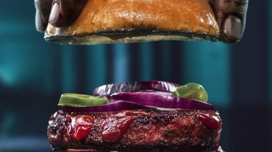 Hamburguesa vegana con "sabor a carne humana" ganó prestigioso premio culinario