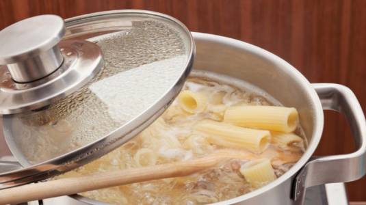 Pasta cociéndose