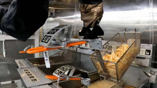 IA cocina papas fritas