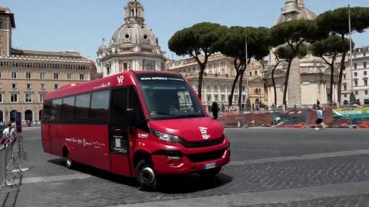 “Visitas al pasado”: Autobús permite hacer viajes a la antigua Roma