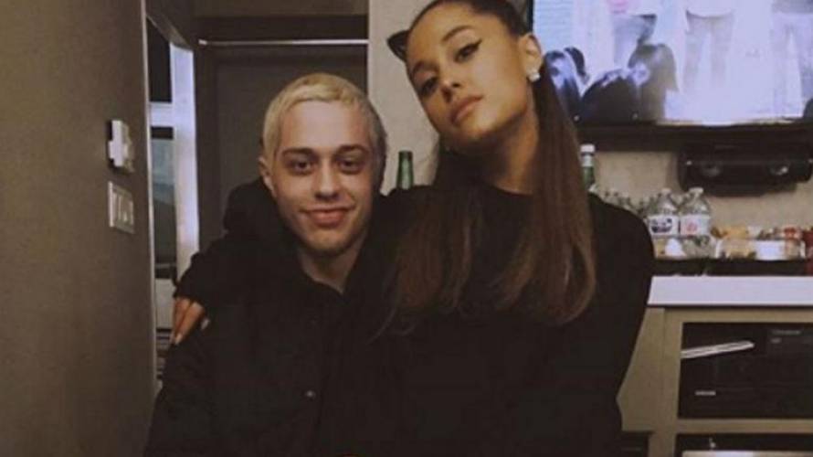 Ariana Grande se tapó el tatuaje que le dedicó a Pete Davidson Ariana Grande se tapó el tatuaje que le dedicó a Pete Davidson