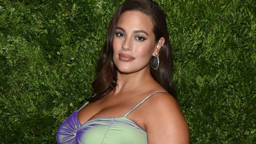 Ashley Graham muestra sin filtro cómo quedó su abdomen después de haber dado a luz