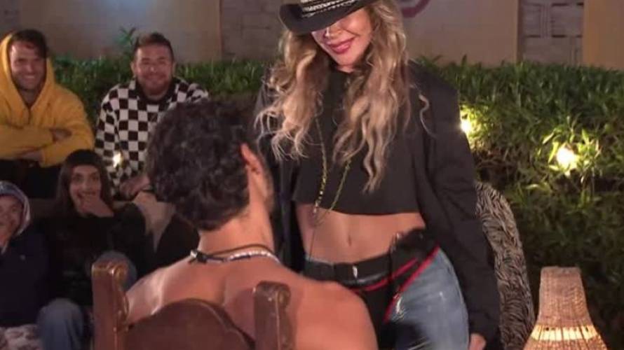 Eva Gómez y Jhonatan Mújica protagonizan acalorado baile hot